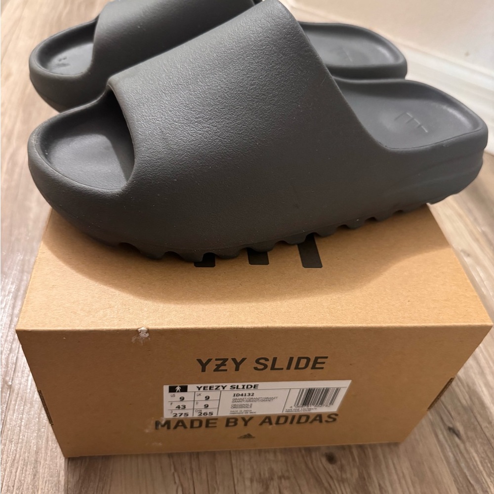 Yeezy Slide Granite